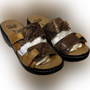 Clarks Brown Sandal Adjustable strap Gently used Size US 6 UK 3.5